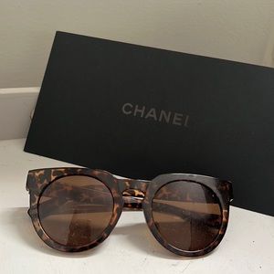 Leopard print sunglasses